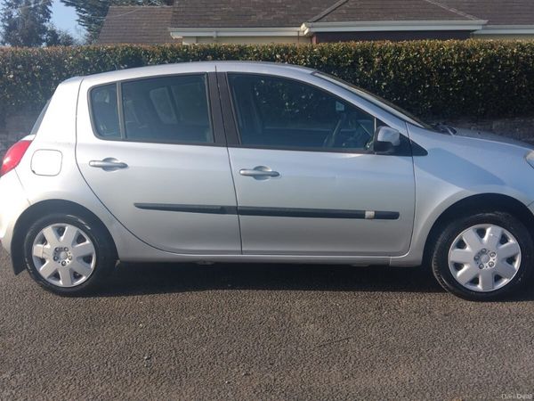 Renault Clio Hatchback, Petrol, 2010, Grey