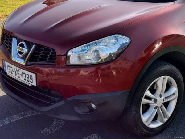 Nissan Qashqai Hatchback, Diesel, 2013, Red