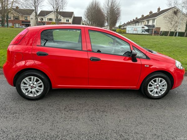 Fiat Punto MPV, Petrol, 2018, Red