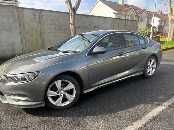 Opel Insignia Hatchback, Petrol, 2019, Red