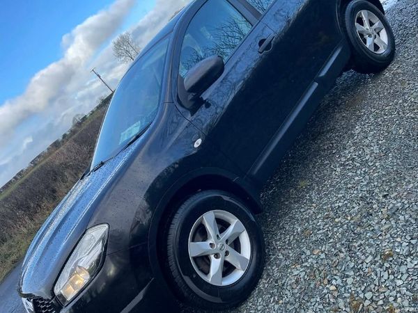 Nissan Qashqai Hatchback, Diesel, 2011, Black