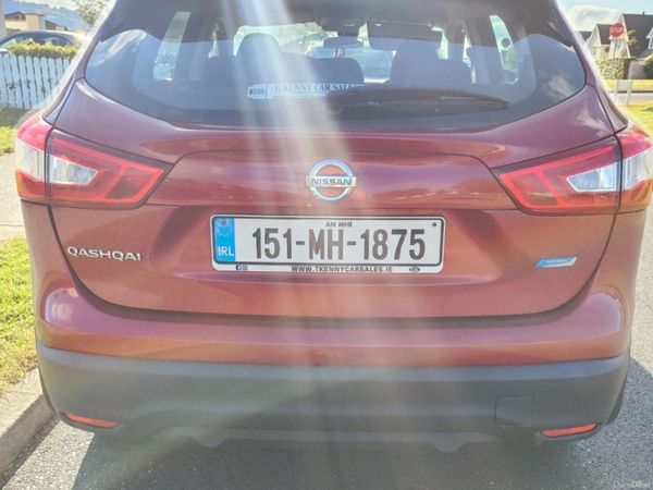 Nissan Qashqai Hatchback, Diesel, 2015, Red