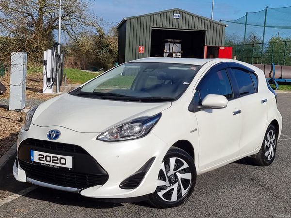 Toyota Aqua Hatchback, Petrol Hybrid, 2018, White