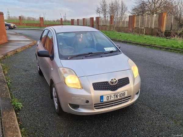 Toyota Yaris Hatchback, Petrol, 2007, Silver