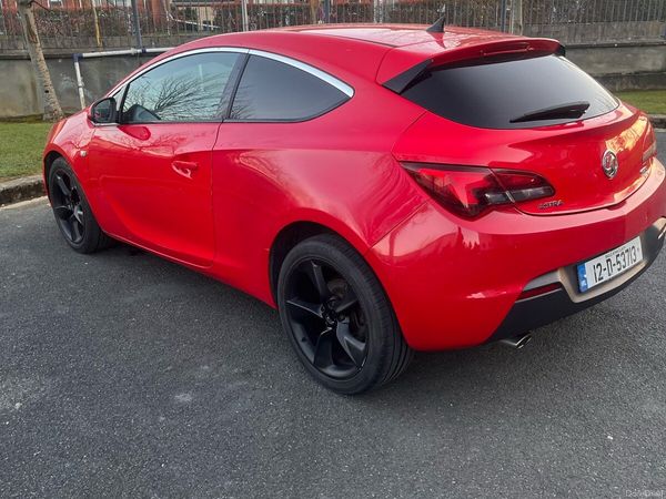 Vauxhall Astra Hatchback, Petrol, 2012, Red