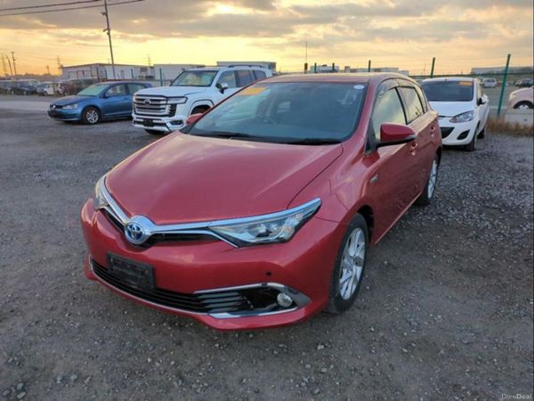 Toyota Auris Hatchback, Petrol Hybrid, 2017, Red