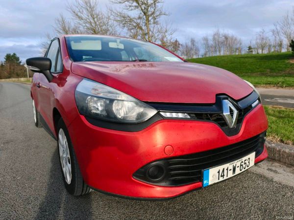 Renault Clio Hatchback, Petrol, 2014, Red