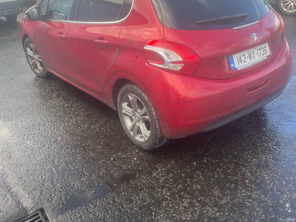 Hyundai i20 Hatchback, Petrol, 2014, Red