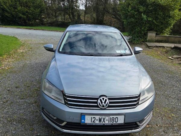 Volkswagen Passat Saloon, Petrol, 2012, Grey