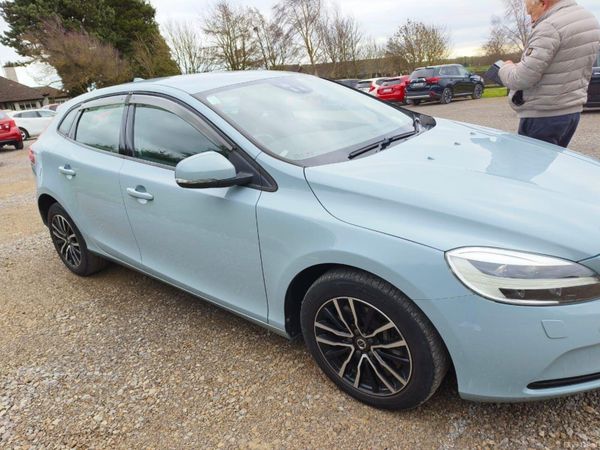 Volvo V40 Hatchback, Petrol, 2017, Blue