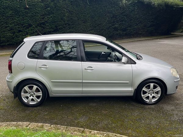 Volkswagen Polo Hatchback, Petrol, 2009, Silver