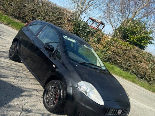 Volkswagen Polo Hatchback, Petrol, 2005, Black