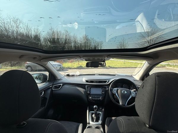 Nissan Qashqai Hatchback, Diesel, 2014, Silver