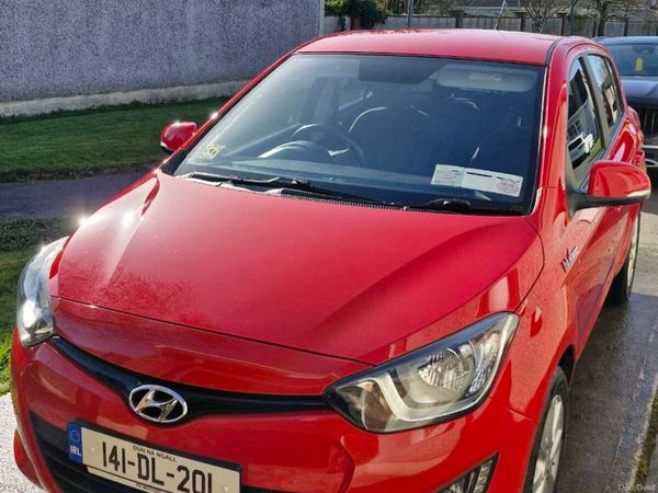 Hyundai i20 Hatchback, Petrol, 2014, Red
