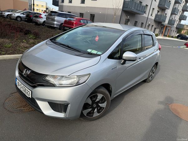 Toyota Avensis Hatchback, Diesel, 2016, Silver