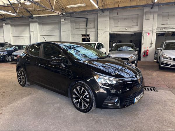 Renault Clio Hatchback, Petrol, 2023, Black