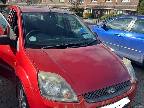Ford Fiesta Hatchback, Petrol, 2006, Red