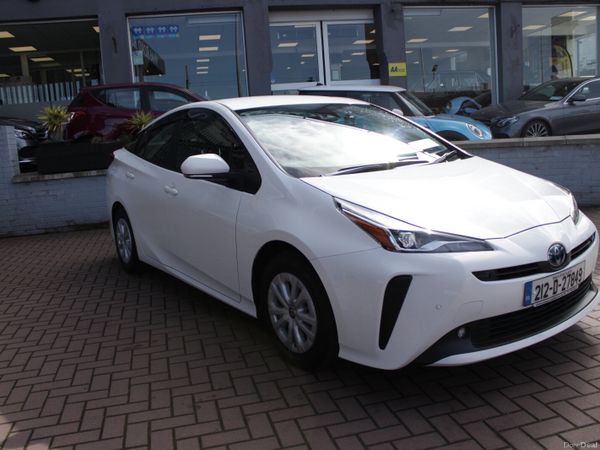 Toyota Prius Hatchback, Petrol Hybrid, 2021, White