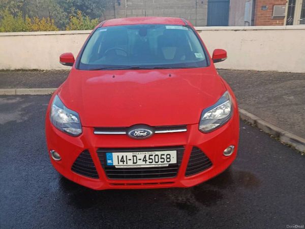 Ford Focus Hatchback, Petrol, 2014, Red