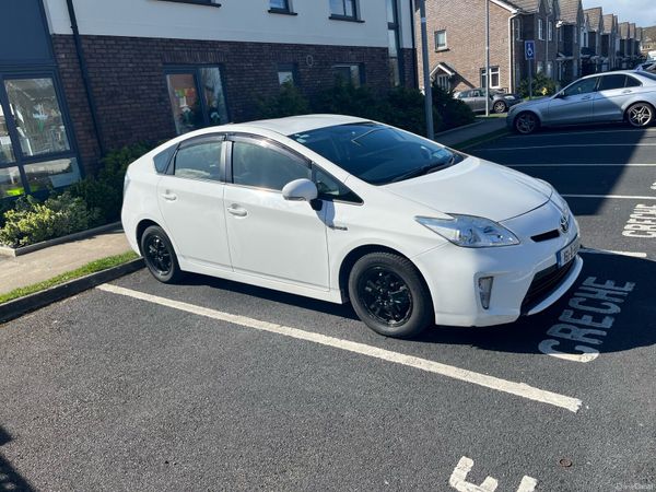 Toyota Prius Hatchback, Petrol Hybrid, 2016, White