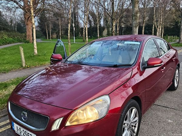 Volvo S60 Saloon, Diesel, 2011, Red