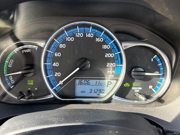 Toyota Yaris Hatchback, Petrol Hybrid, 2016, Grey