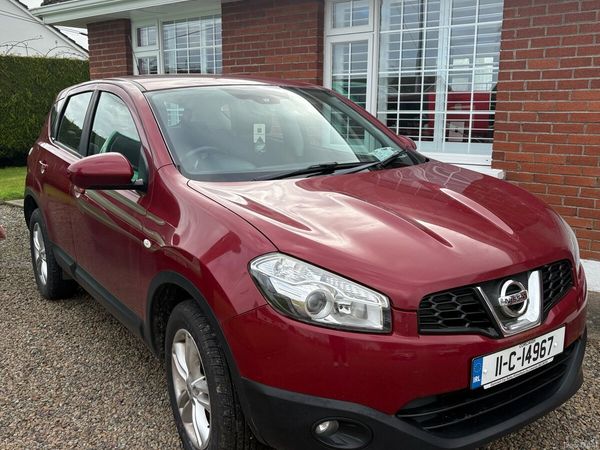 Nissan Qashqai Hatchback, Diesel, 2011, Red
