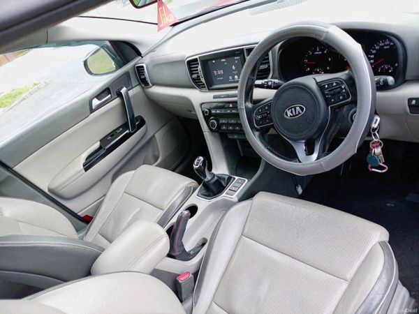 Kia Sportage SUV, Diesel, 2017, Red