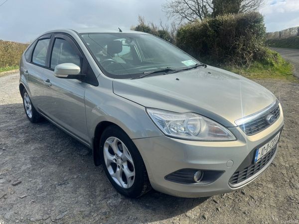 Ford Focus Hatchback, Diesel, 2010, Gold