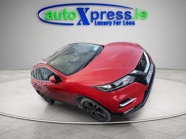Nissan Qashqai SUV, Diesel, 2017, Red