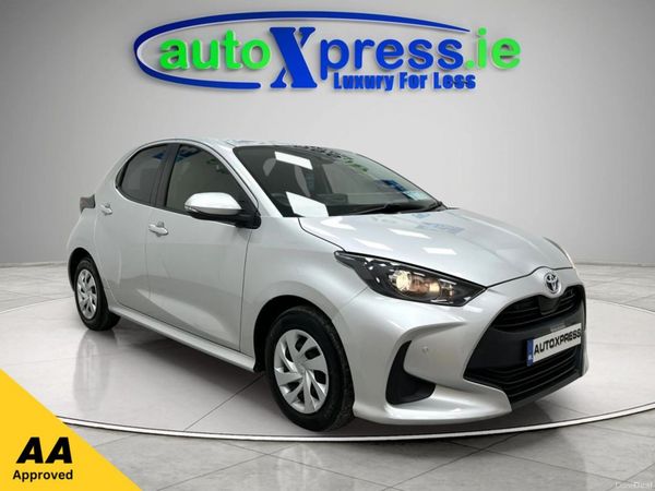 Toyota Yaris Hatchback, Petrol Hybrid, 2021, Silver