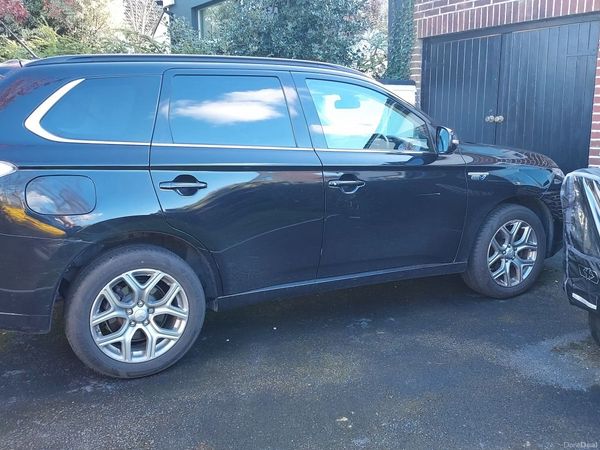 Mitsubishi Outlander SUV, Petrol Plug-in Hybrid, 2014, Black