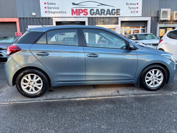 Hyundai i20 Hatchback, Petrol, 2016, Blue