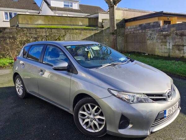Toyota Auris Hatchback, Diesel, 2013, Grey