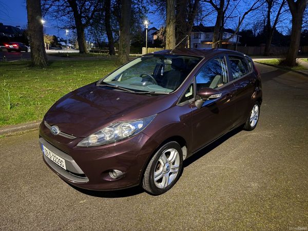 Ford Fiesta Hatchback, Petrol, 2009, Red