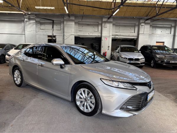 Toyota Camry Saloon, Petrol Hybrid, 2020, Silver