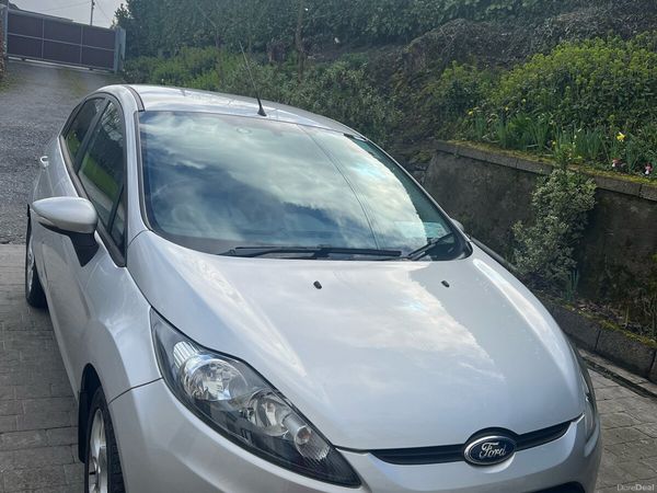 Ford Fiesta Hatchback, Petrol, 2012, Silver