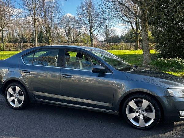 Skoda Octavia Saloon, Diesel, 2017, Grey