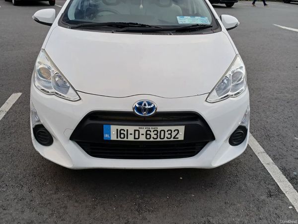 Toyota Aqua Hatchback, Petrol Hybrid, 2016, White