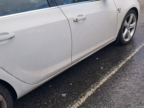 Vauxhall Astra Hatchback, Diesel, 2011, White