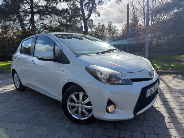 Toyota Yaris Hatchback, Petrol Hybrid, 2013, White