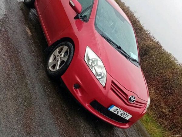 Toyota Auris Hatchback, Diesel, 2010, Red