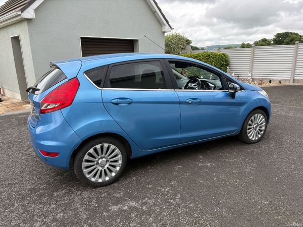Ford Fiesta Hatchback, Diesel, 2009, Blue