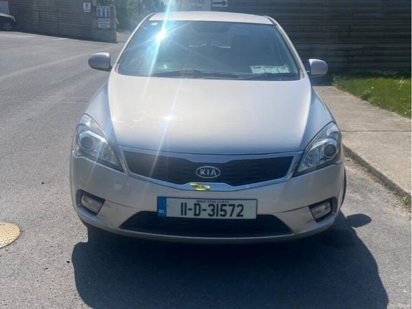 Kia Ceed Hatchback, Diesel, 2011, Silver