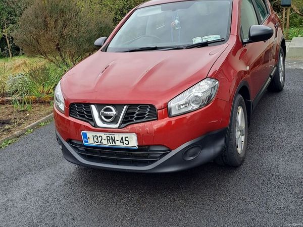 Nissan Qashqai MPV, Diesel, 2013, Red