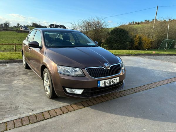 Skoda Octavia Saloon, Diesel, 2014, Brown