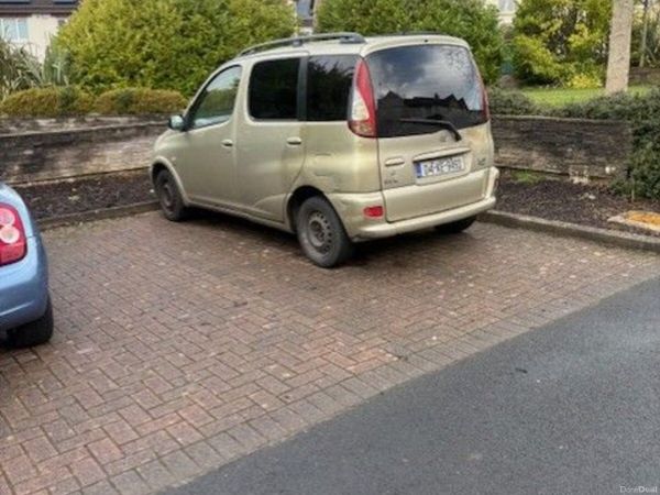 Toyota Yaris Estate/Jeep, Petrol, 2004, Gold