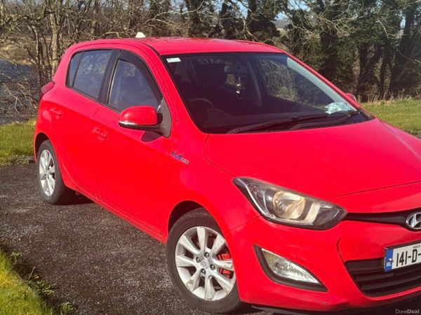 Hyundai i20 Hatchback, Diesel, 2014, Red