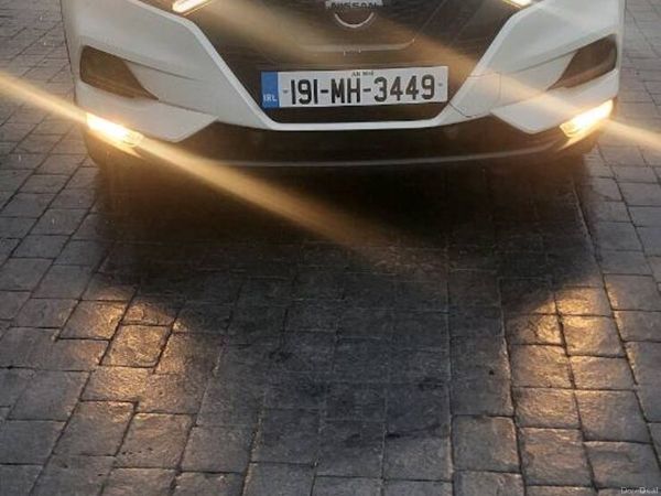 Nissan Qashqai Hatchback, Diesel, 2019, White