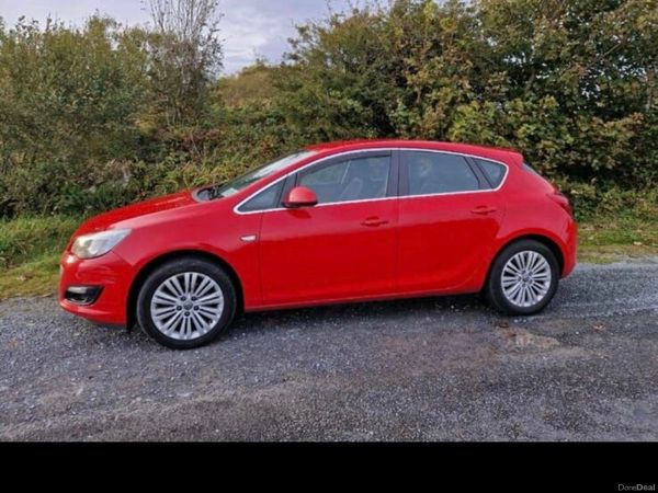 Opel Astra Hatchback, Diesel, 2015, Red